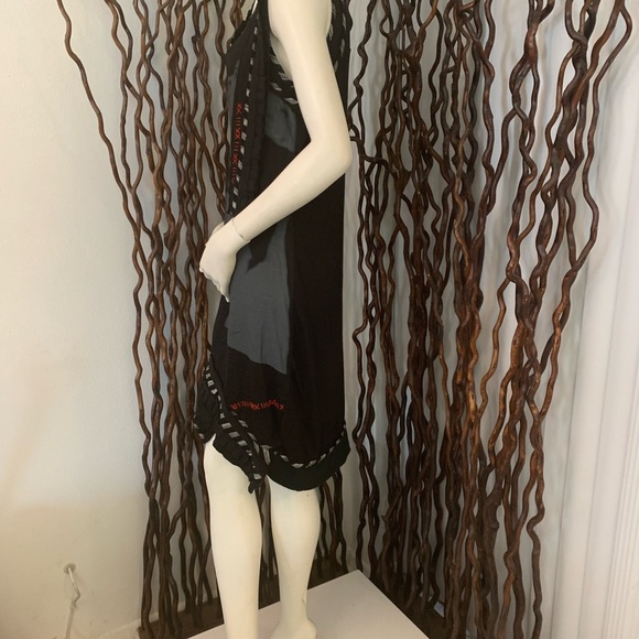 Tricotto Beautiful Sleeveless Designer Dress - Picture 4 of 14